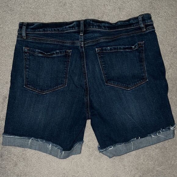 LOFT Denim Shorts 💙 - Picture 4 of 5